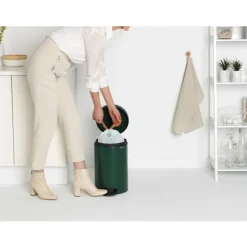 Brabantia newIcon pedaalemmer 12 liter met kunststof binnenemmer Pine Green