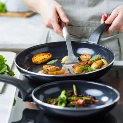 GreenPan Essence Perforated Base 2-delige Pannenset met keramische antikleeflaag 20/28 cm