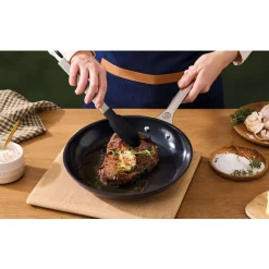 Le Creuset Essential Non-Stick Ceramic Braadpan 24cm Zwart