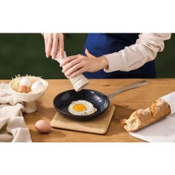 Le Creuset Essential Non-Stick Ceramic Braadpan 24cm Zwart