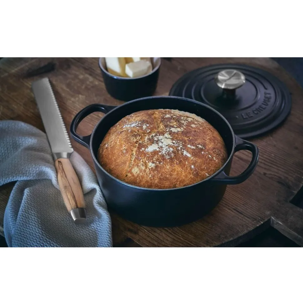 Le Creuset Stoofpan Rond met Zwart Interieur in Geëmailleerd Gietijzer 26cm 5,3L zwart