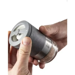 Peugeot Geschenkverpakking Maestro Zoutmolen + 3 zouten (Kalahari, Rose des Andes, Mélange Fraîcheur) graphite light