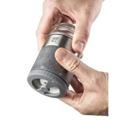 Peugeot Maestro Manuele zoutmolen in hout met verwisselbaar reservoir, u'selec 11cm licht grafiet