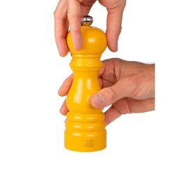 Peugeot Paris u'Select Manuele pepermolen uit gelakt hout, Saffraangeel, 18 cm