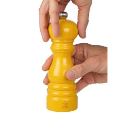 Peugeot Paris u'Select Zirlion Manuele zoutmolen in gelakt hout 18cm saffraangeel