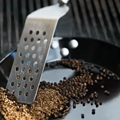 Rösle Schuine spatel geperforeerd 32cm RVS