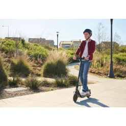 Segway-Ninebot Kickscooter E2 E Powered by Segway - E-step - Actieradius: 25km - Snelheid: 20km/h