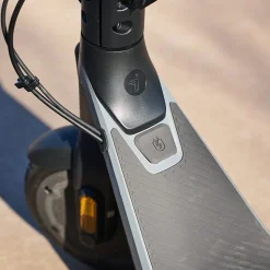 Segway-Ninebot Kickscooter E2 E Powered by Segway - E-step - Actieradius: 25km - Snelheid: 20km/h