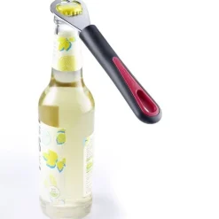 Westmark Gallant flesopener uit rvs en kunststof zwart en rood 17x4x2cm