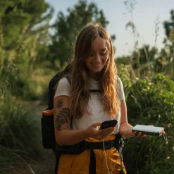 Xtorm XG2S101 Go2 Powerbank Zonnepaneel en Zaklamp 10.000 mAh - 15W