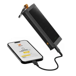 Xtorm XG2S101 Go2 Powerbank Zonnepaneel en Zaklamp 10.000 mAh - 15W
